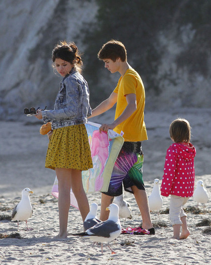 Selena+Gomez+Justin+Bieber+Selena+Gomez+Paradise+g2RJYuC-PKhl