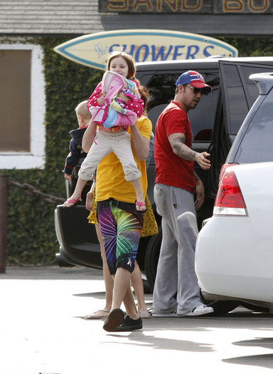 Selena+Gomez+Justin+Bieber+Selena+Gomez+Paradise+mW_wJTrtJehl