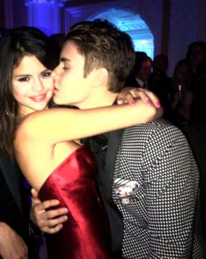 Selena+Gomez+Justin+Bieber+Selena+Gomez+Twit+t0wu1P8DcAsl