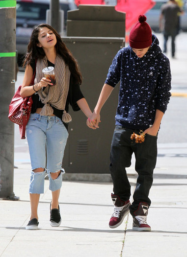 Selena+Gomez+Justin+Selena+Hit+Up+Panera+Lunch+0ul5V4OIGHil