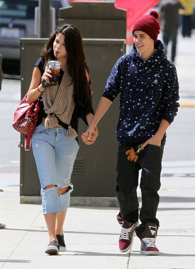 Selena+Gomez+Justin+Selena+Hit+Up+Panera+Lunch+62qIo_l2zq4l