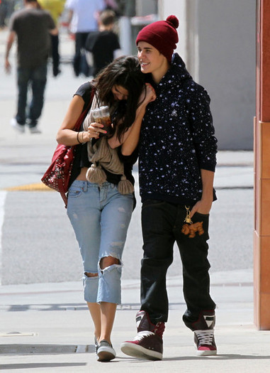 Selena+Gomez+Justin+Selena+Hit+Up+Panera+Lunch+MnXssBG_dj7l