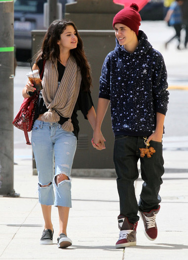 Selena+Gomez+Justin+Selena+Hit+Up+Panera+Lunch+o01YlGkEz-jl