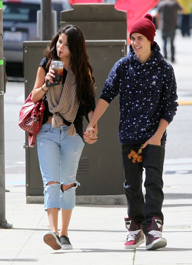Selena+Gomez+Justin+Selena+Hit+Up+Panera+Lunch+-ppvvtXN34Yl