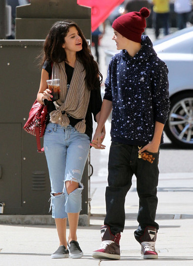Selena+Gomez+Justin+Selena+Hit+Up+Panera+Lunch+pr-QkR4q2pzl