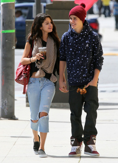 Selena+Gomez+Justin+Selena+Hit+Up+Panera+Lunch+Ty2ZJTcsvTnl