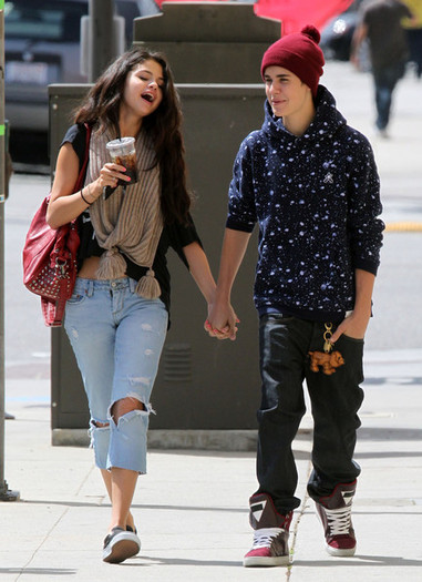 Selena+Gomez+Justin+Selena+Hit+Up+Panera+Lunch+Uq0kBr6g3Oql