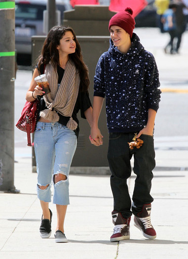 Selena+Gomez+Justin+Selena+Hit+Up+Panera+Lunch+xvTjJtLza_Tl
