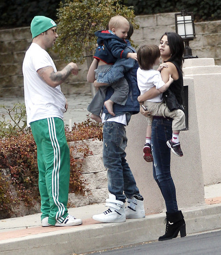 Selena+Gomez+Justin+Selena+Practicing+Being+6Y3TpWfVgf0l