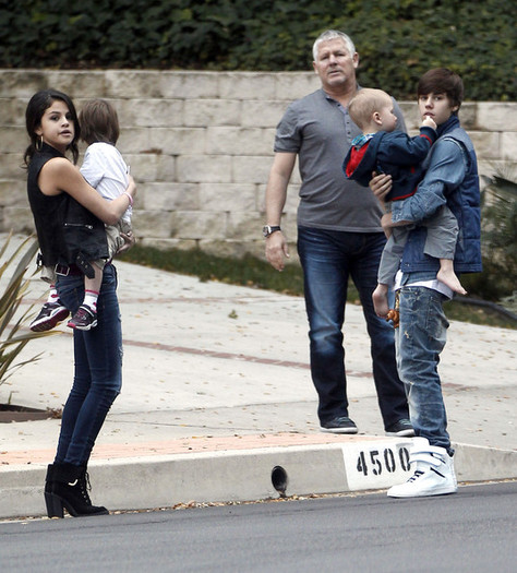 Selena+Gomez+Justin+Selena+Practicing+Being+iUjGq_IMIinl