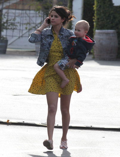 Selena+Gomez+Justin+Selena+Spending+Day+Family+ULhHw2Z1cEUl