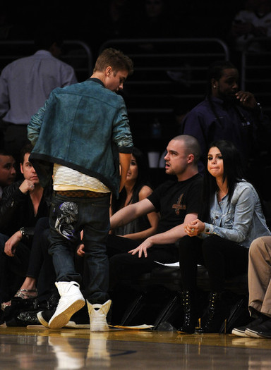 Selena+Gomez+San+Antonio+Spurs+v+Los+Angeles+DcYKKsAmsidl