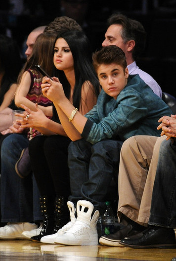Selena+Gomez+San+Antonio+Spurs+v+Los+Angeles+eBfGHVrcp2zl