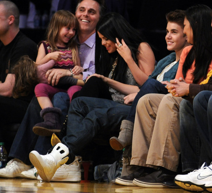 Selena+Gomez+San+Antonio+Spurs+v+Los+Angeles+RBVTGXA5oUql