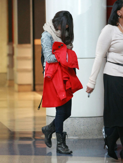 Selena+Gomez+Selena+Gomez+Catching+Flight+hbHyyCHIxyDl