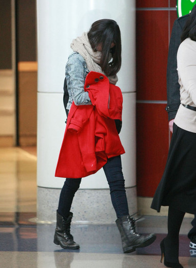 Selena+Gomez+Selena+Gomez+Catching+Flight+Vk6eLcBnbR0l