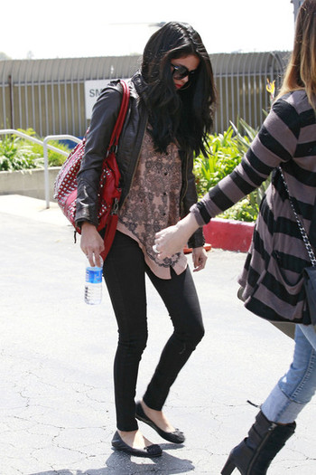 Selena+Gomez+Selena+Gomez+Santa+Monica+Airport+hMpSujoqcDBl