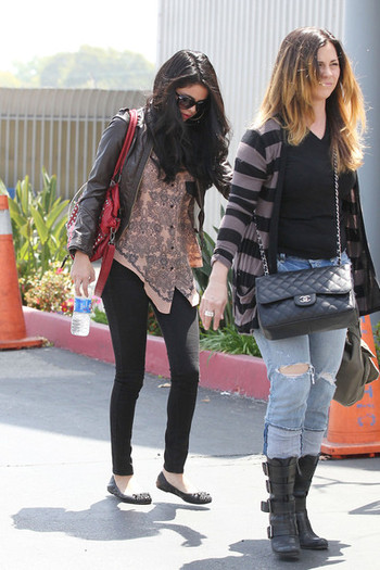 Selena+Gomez+Selena+Gomez+Santa+Monica+Airport+k0KsYHHY37rl