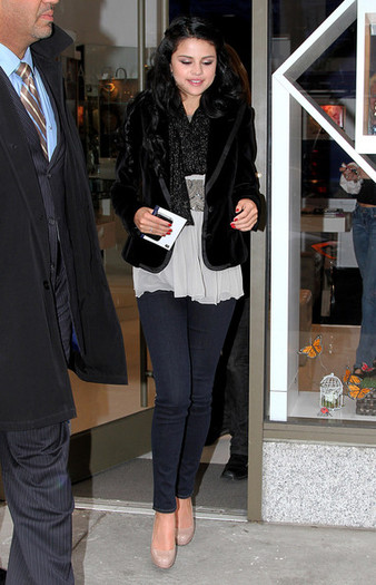 Selena+Gomez+Selena+Gomez+Shops+Madison+Ave+kyhd5AAZn8zl
