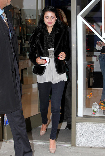 Selena+Gomez+Selena+Gomez+Shops+Madison+Ave+tJFsje7RDeFl