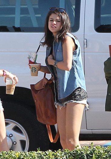 Selena+Gomez+Selena+Gomez+Vanessa+Hudgens+cGhNV-eFc0ll