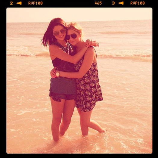 Selena+Gomez+Twitter+Pics+Selena+Gomez+Ashley+Qs873lzYKsol