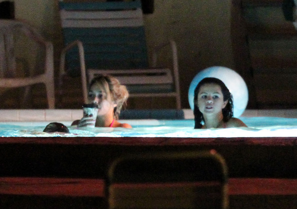 Selena+Gomez+Vanessa+Selena+Ashley+Film+Hot+Bv_D1321Zgbl