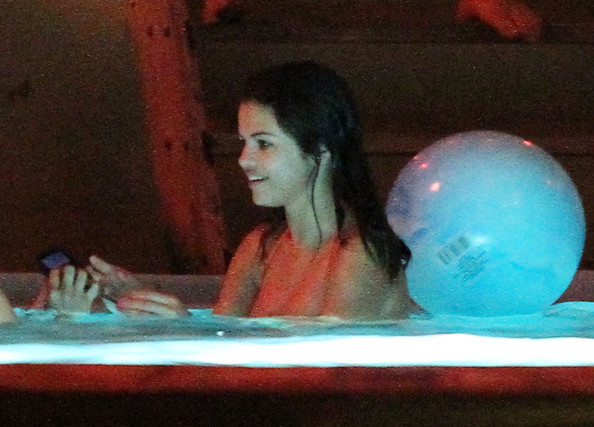 Selena+Gomez+Vanessa+Selena+Ashley+Film+Hot+k2G1MVai4sAl