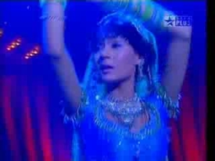 00_04_01 - sara khan 4