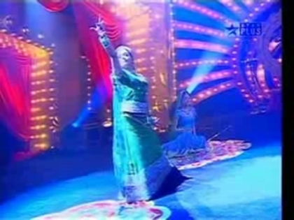 00_04_40 - sara khan 4
