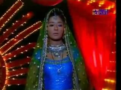 00_04_55 - sara khan 4