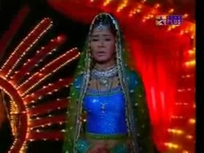 00_05_07 - sara khan 4