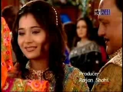 00_01_03 - sara khan 4