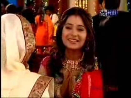 00_01_19 - sara khan 4