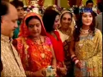 00_04_19 - sara khan 4