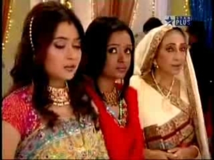 00_04_59 - sara khan 4