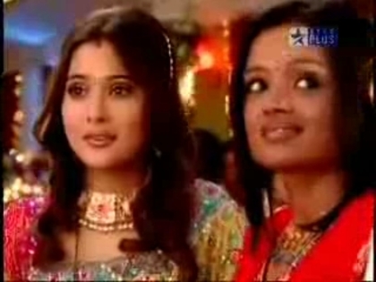 00_05_07 - sara khan 4