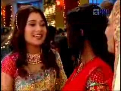 00_05_22 - sara khan 4