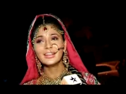 00_01_16 - sara khan 4