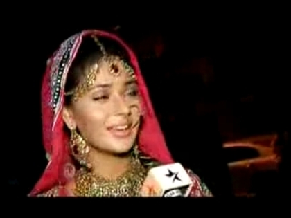 00_01_18 - sara khan 4