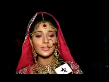 00_01_39 - sara khan 4