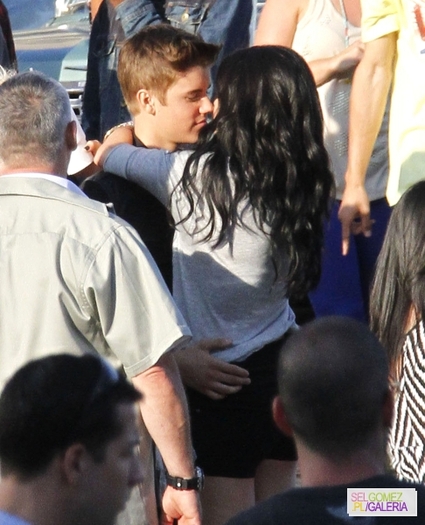 normal_013%7E101 - 21 04 2012 Selena on the set of the video Justin Bieber LA