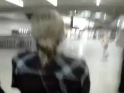 Demi Lovato No Aeroporto - Brasil 18.04.2012 (67) - Demi No Aeroporto - Brasil 18 04 2012