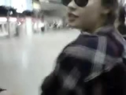Demi Lovato No Aeroporto - Brasil 18.04.2012 (451) - Demi No Aeroporto - Brasil 18 04 2012
