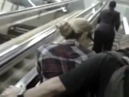Demi Lovato No Aeroporto - Brasil 18.04.2012 (693) - Demi No Aeroporto - Brasil 18 04 2012 Part oo1