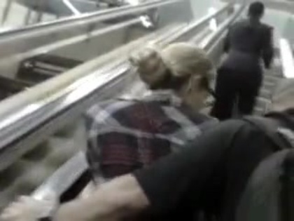 Demi Lovato No Aeroporto - Brasil 18.04.2012 (695) - Demi No Aeroporto - Brasil 18 04 2012 Part oo1