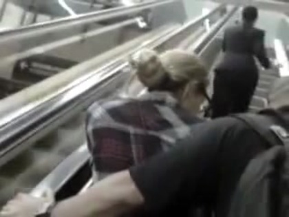 Demi Lovato No Aeroporto - Brasil 18.04.2012 (703) - Demi No Aeroporto - Brasil 18 04 2012 Part oo1