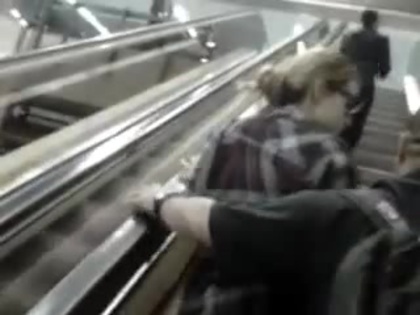 Demi Lovato No Aeroporto - Brasil 18.04.2012 (754) - Demi No Aeroporto - Brasil 18 04 2012 Part oo1