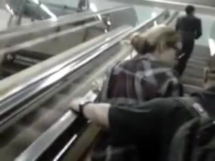 Demi Lovato No Aeroporto - Brasil 18.04.2012 (759) - Demi No Aeroporto - Brasil 18 04 2012 Part oo1