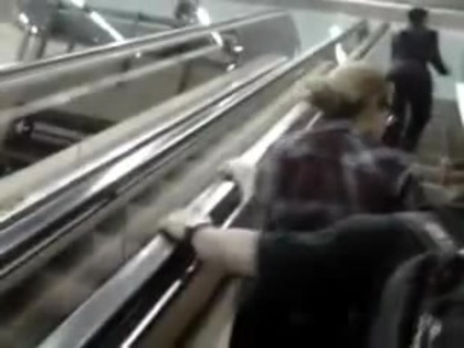 Demi Lovato No Aeroporto - Brasil 18.04.2012 (774) - Demi No Aeroporto - Brasil 18 04 2012 Part oo1